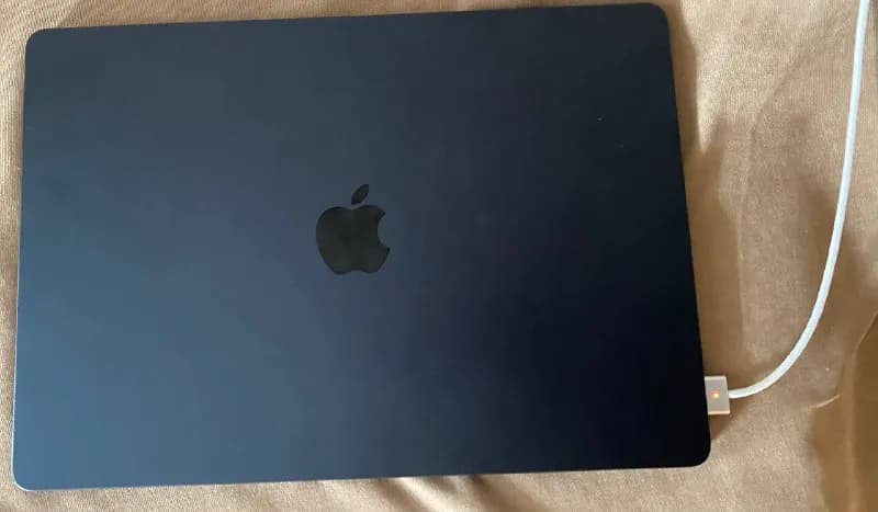 Macbook Air (M2-2023) в идеальном состоянии без царапин и дефектов, Ram- 8 GB, SSD- 256 GB, экран: — Тбилиси — 2 200 ₾