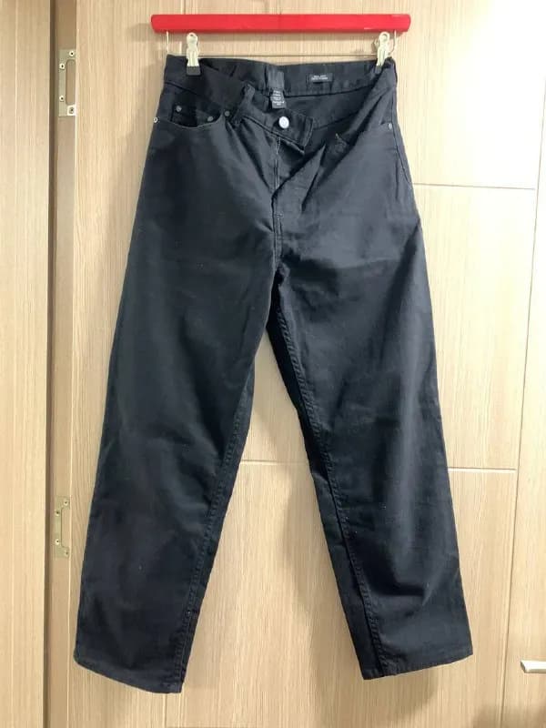H&M чёрные укорочённые новые 28/32 — 40 лари — Тбилиси — 40 ₾