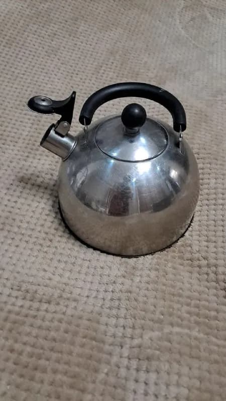 Exchange each of these items with 1 or 2 mugs for each. Near metro varketili — Тбилиси
