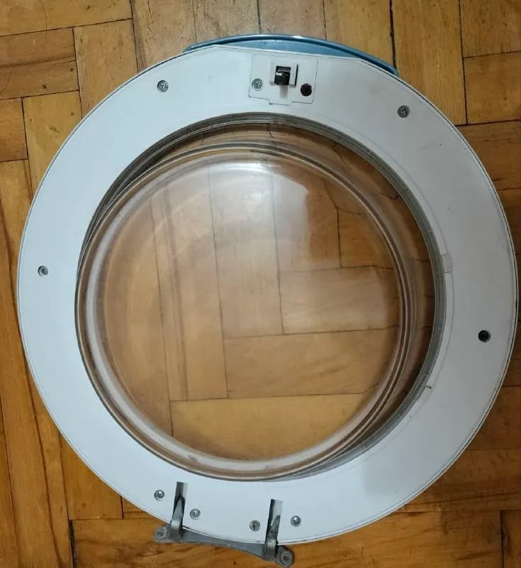 Beko. Диаметр стекла 31 см. Состояние хорошее — 50₾ — Тбилиси — 50 ₾