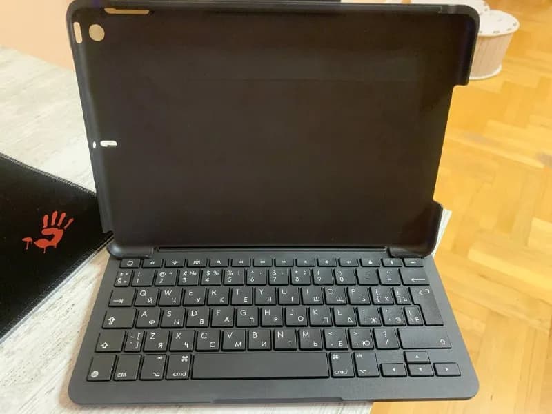 iPad Logitech Slim Folio (CIS). — Тбилиси — 200 ₾