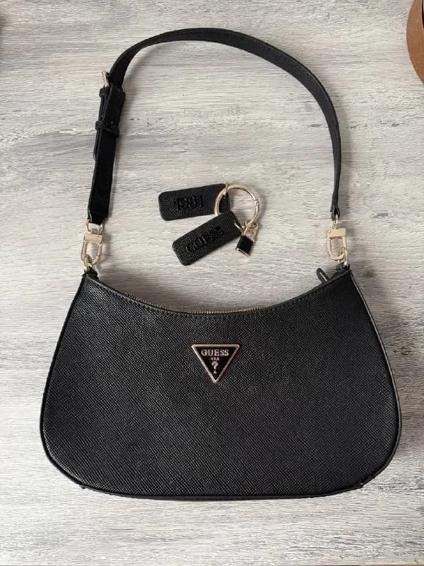 guess — Батуми — 200 ₾