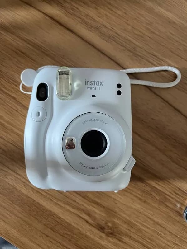 Fujifilm Instax Mini 11 в отличном состоянии. Пользовались мало, полностью исправен. Отличный вариан — Тбилиси — 150 ₾