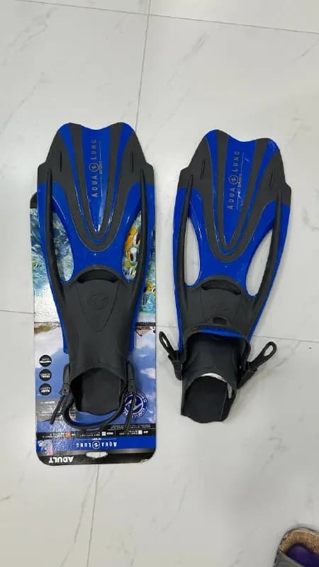 AquaLung 41-48 размер почти новые, так как я сам долго ещё не смогу плавать после операции. Покупали — Батуми — 40 ₾