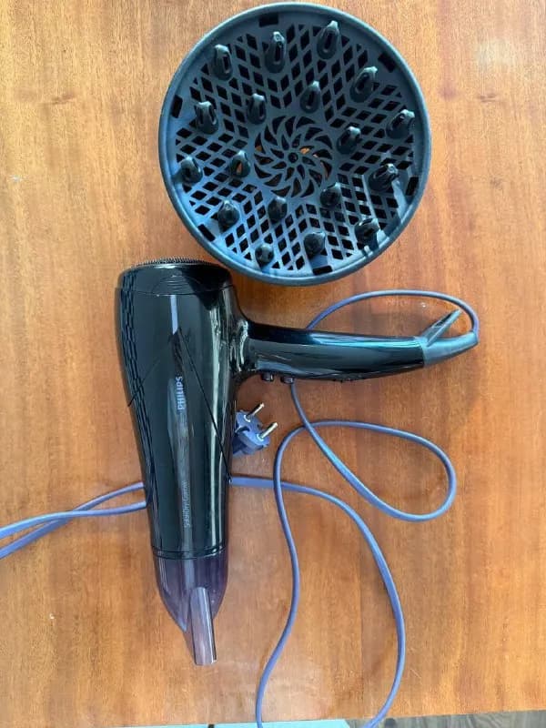 Philips, 2100W. Горячая и холодная сушка. Цена — 60 лари — Тбилиси — 60 ₾