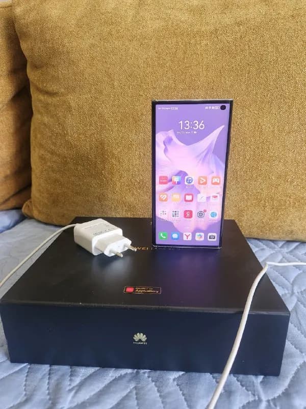 1. Смартфон Huawei Mate XS2 — 650 лари. — Тбилиси — 650 ₾