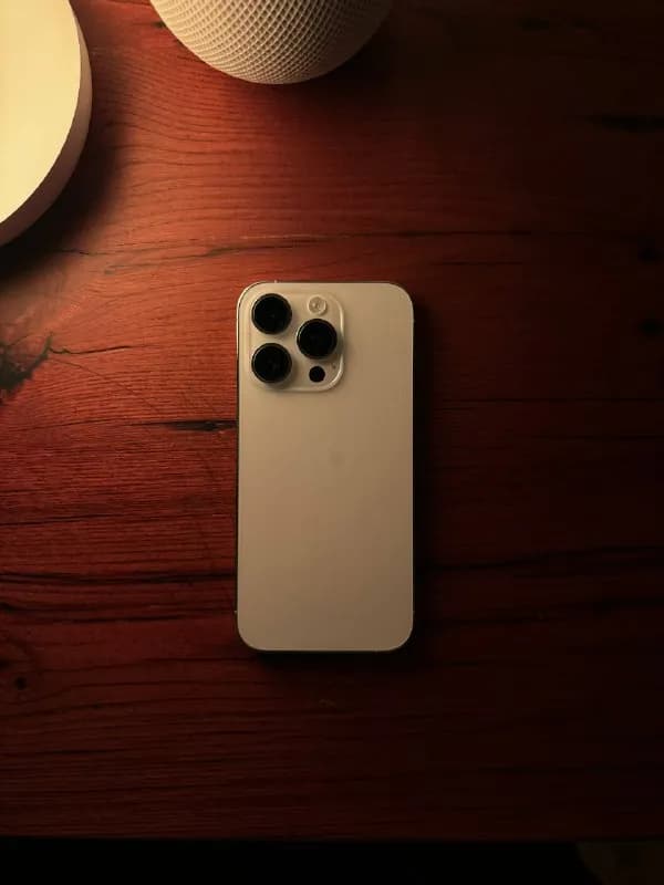 1. iPhone 14 Pro 128 White. В отличном состоянии. В комплекте телефон и провод. Батарея 77%. — Тбилиси — 1400 ₾