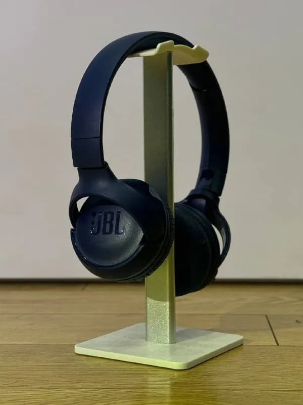 1) JBL Tune наушники 520BT беспроводные темно синие — 100 лари, не использовались — Тбилиси — 100 ₾
