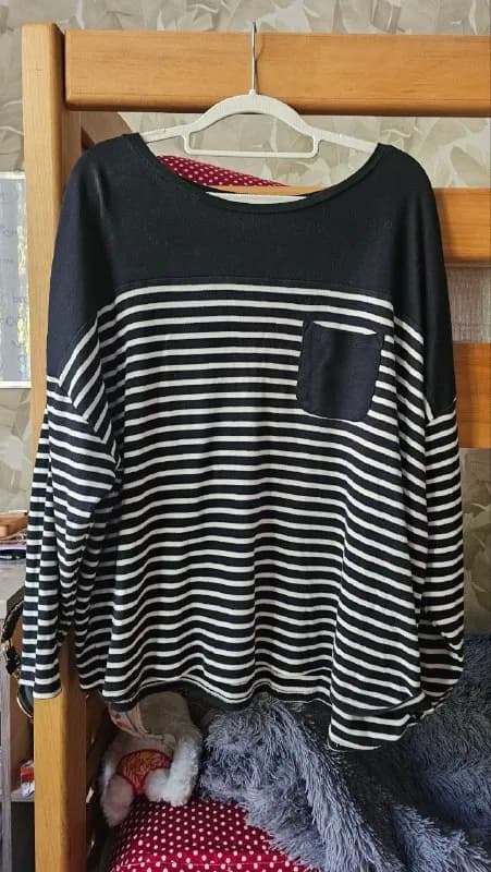 Xl — по 10лари, обе 15. Церетели — Тбилиси — 10 ₾
