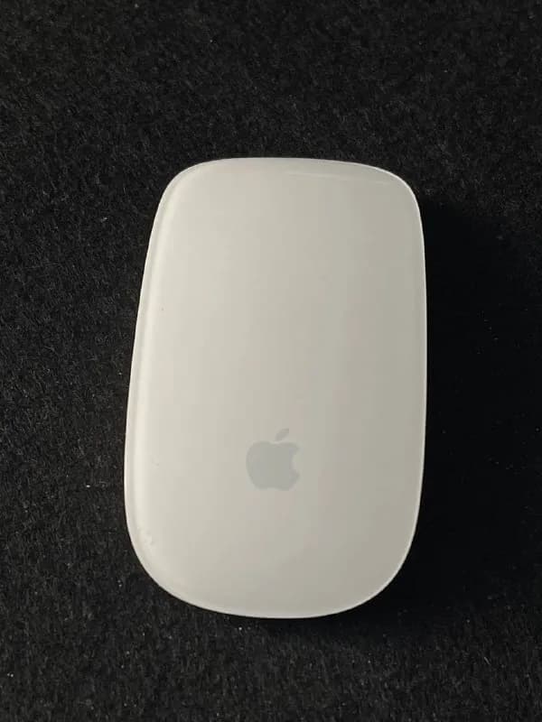 1. Apple Magic Mouse 1 поколения, на 2х батарейках AA — 60gel — Тбилиси — 60 ₾