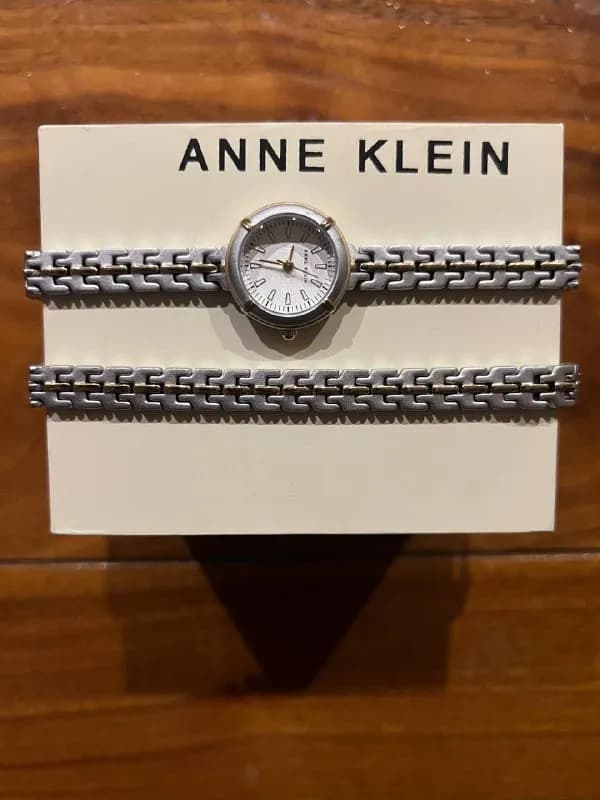 Anne Klein, совсем новые. Идут с браслетом, очень красиво смотрятся и переливаются на свету. — Батуми — 100 ₾