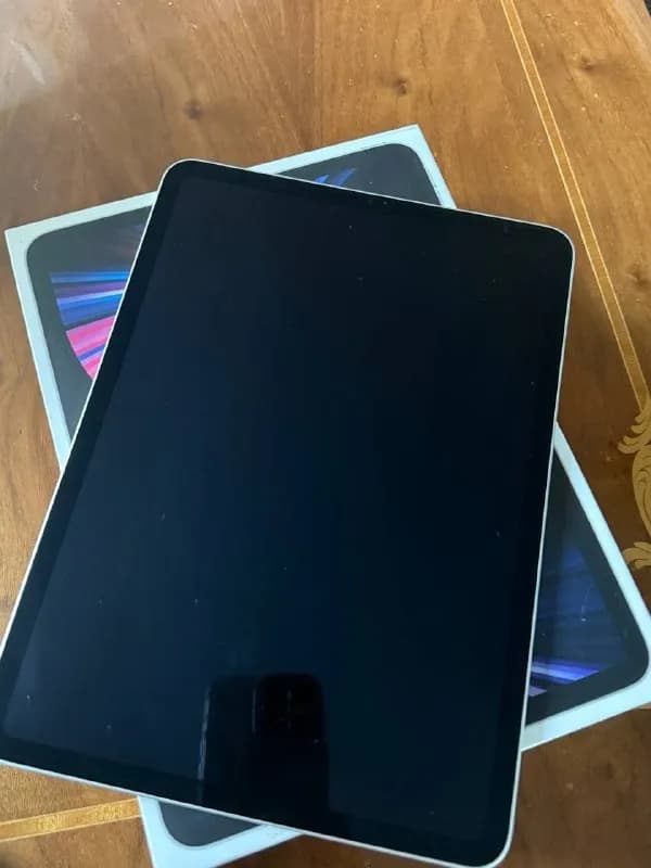 iPad 11 pro, (3 поколение m1 чип). В идеальном состоянии, без царапин и сколов. Коробка и кабель в к — Батуми — 1 550 ₾
