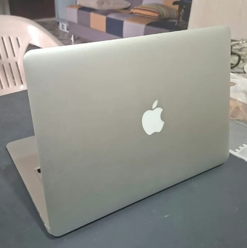 MacBook Air 13″ 2015 — 8 GB / SSD 128 GB, всего 63 цикла — Батуми — 520 ₾