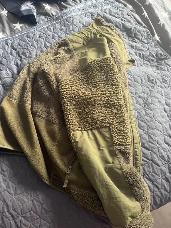 Uniqlo, 40 Ларри — Батуми — 40 ₾