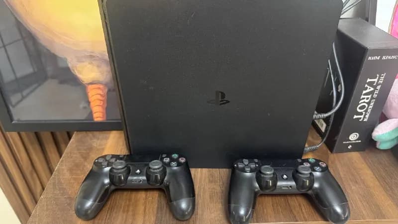 PS 4 + 2 джойстика — Батуми — 400 ₾