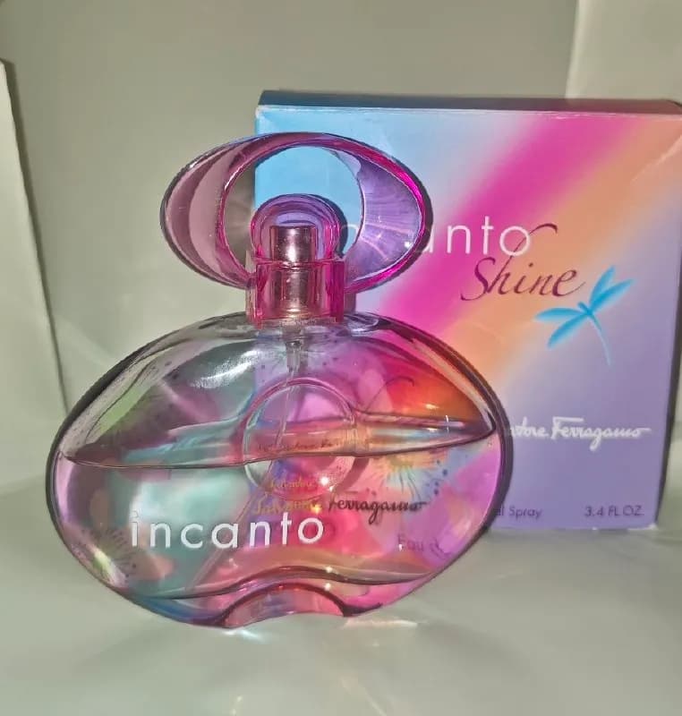 Salvatore Ferragamo Incanto Shine. Лёгкий цветочно-фруктовый аромат, который идеально подходит для в — Батуми — 40 ₾