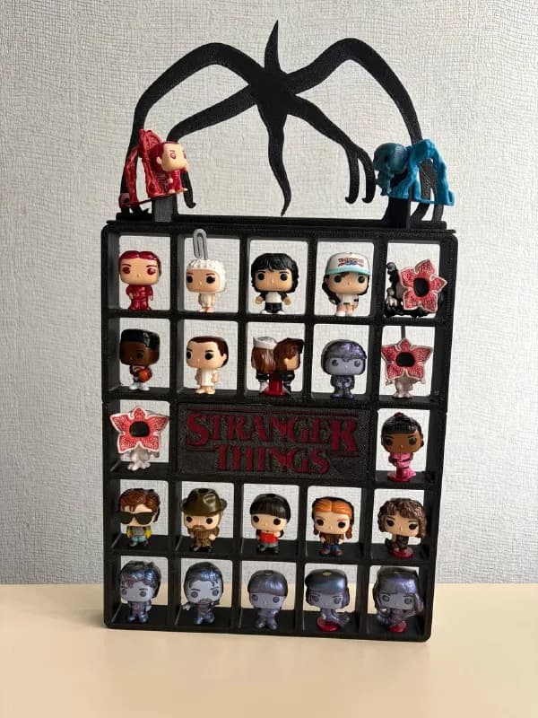 Stranger Things + подставка под фигурки, напечатанная на 3D-принтере. — Тбилиси — 100 ₾