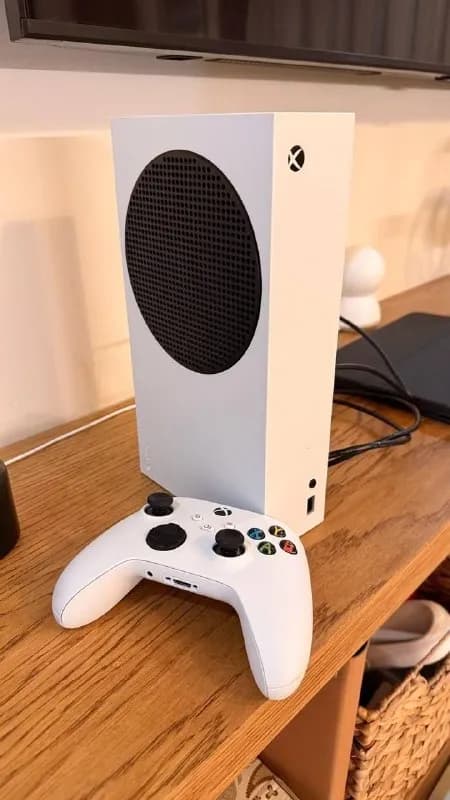 Xbox Series S + геймпад — Тбилиси — 700 ₾