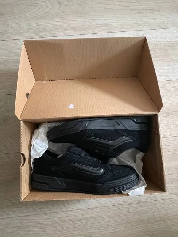 Vans Hylane — Тбилиси — 120 ₾