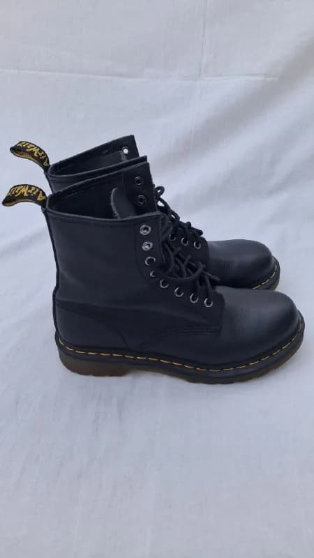 1) Dr. Martens 1460 — Тбилиси — 250 ₾