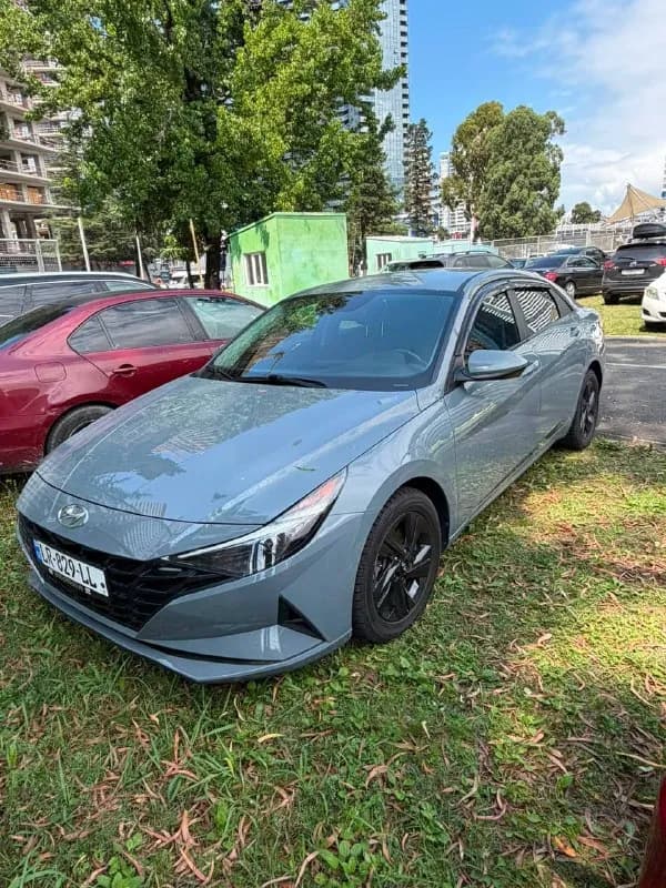 Hyundai Elantra 2022/10 седан с отличной комплектацией и экономичным двигателем — Батуми — 13 700 $