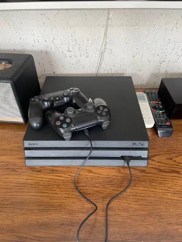 PS4 Pro 1TB с двумя DualShock — Тбилиси — 500 ₾