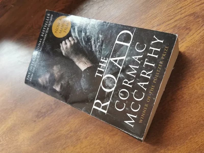1. «The Road». Cormac McCarthy (оригинал на английском). 10 лари — Тбилиси — 10 ₾