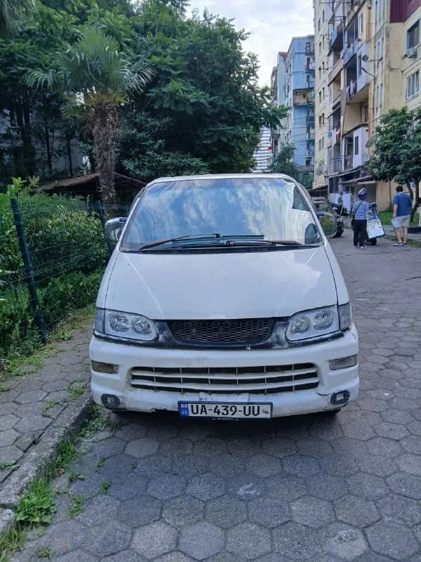 Mitsubishi Delica, 2000 г., бензин, автомат, задний привод, двигатель 2350, пробег 236700. — Батуми — 3,500 $