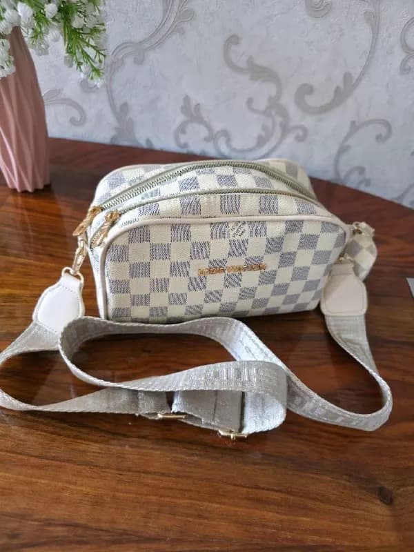 15 лари, сумка Aldo — 15 лари, плед 220×240 — 20 лари, светильник на батарейках -10 лари, сумка -15 — Батуми — 15 ₾