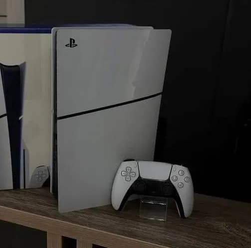 PlayStation 5 Slim с дисководом — в отличном состоянии (PS5) — Батуми — 1 230 ₾