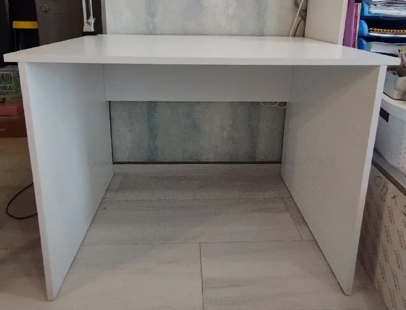 Стол письменный белый 100×60 см — Батуми — 90 ₾