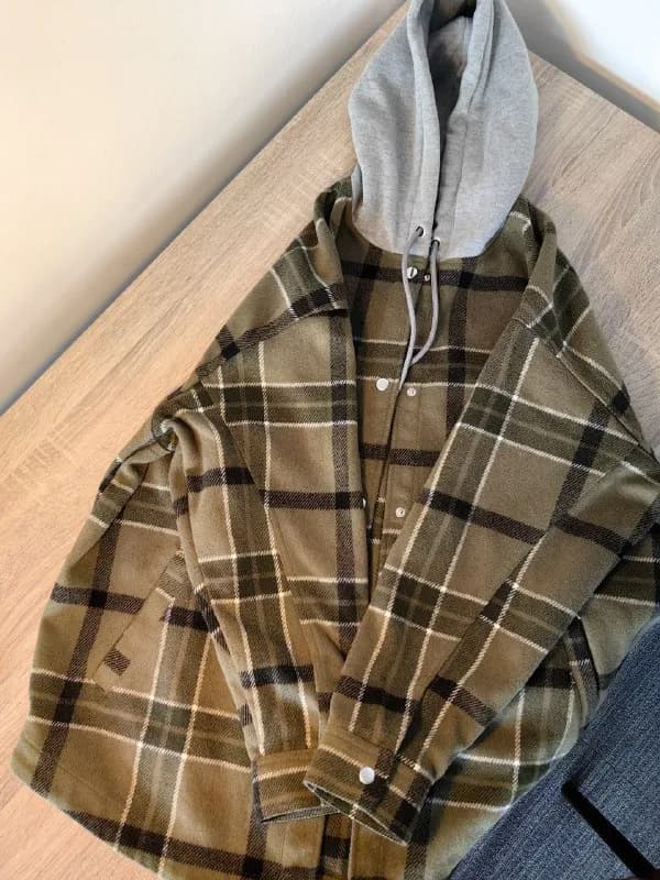 1. Женская демисезонная куртка H&M Divided, в отличном состоянии. Размер М. Длина 78, плечи 61, рука — Батуми — 20 ₾