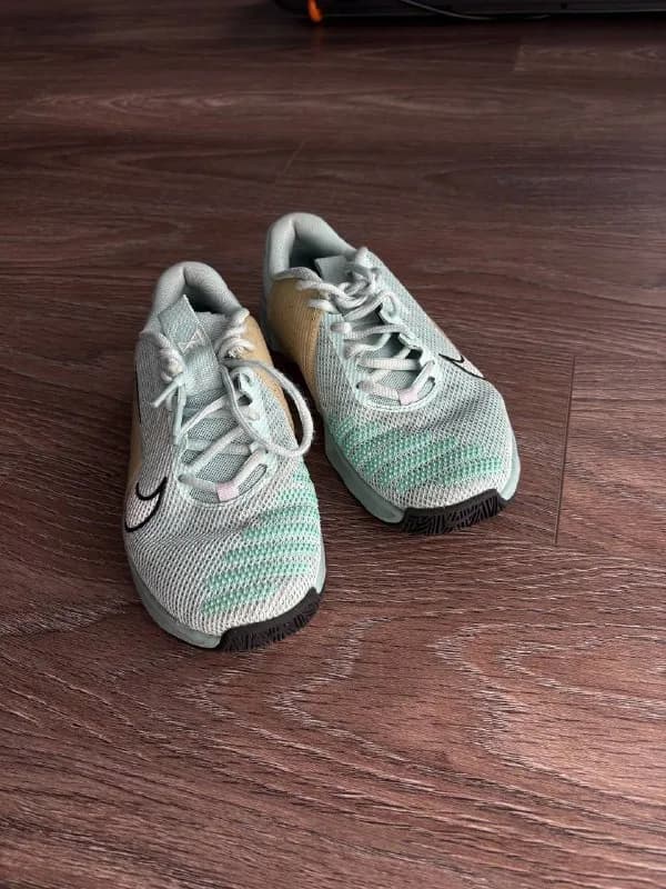 Nike metcon. Только пару раз сходили в них в зал. Размер 37,5. 80 лари — Тбилиси