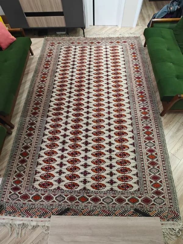 10 кв.м (4 м x 2.5 м) — Тбилиси — 2 500 $