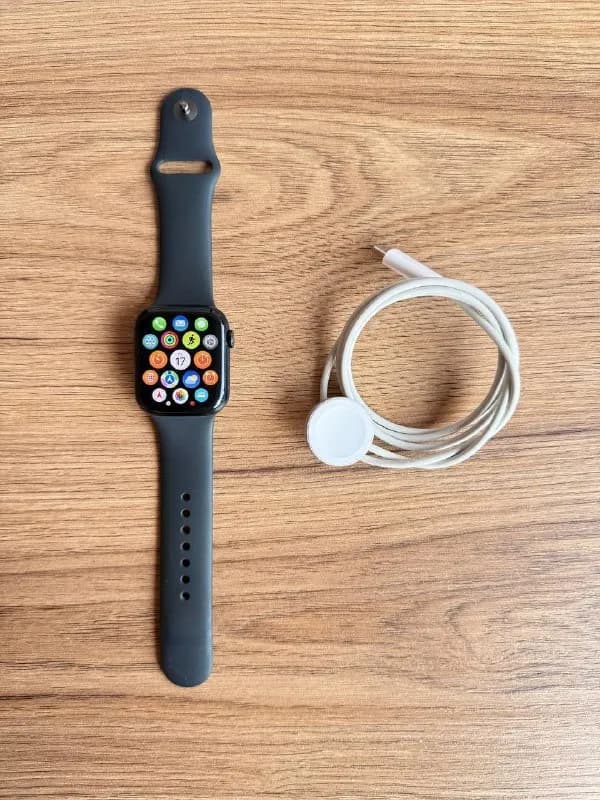 Apple Watch Series 7 (45 мм, Black) — Тбилиси — 350 ₾