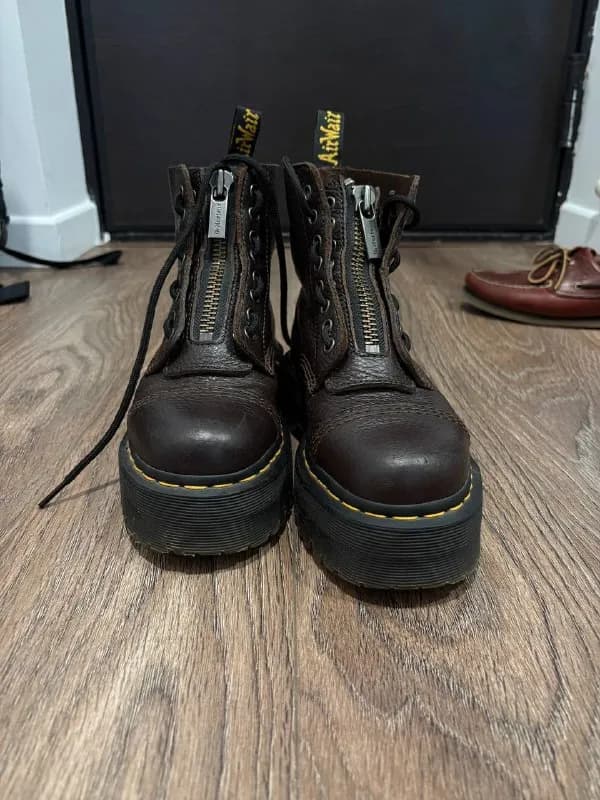 Dr. Martens boots. 37 размер. Заказывали с официального сайта. В этой версии очень мягкая кожа. 200 — Тбилиси — 200 ₾