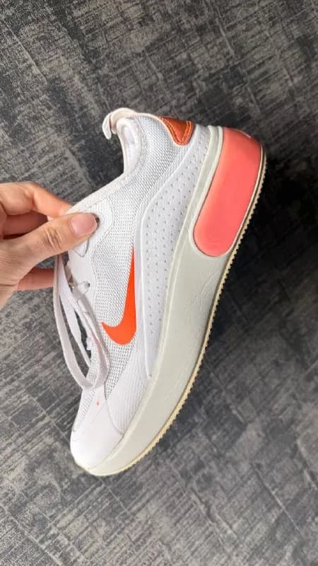1.Оригинальные кроссовки 👟Nike в очень хорошем состоянии, размер 39 по стельке 25 см -80лари. — Тбилиси — 60 ₾