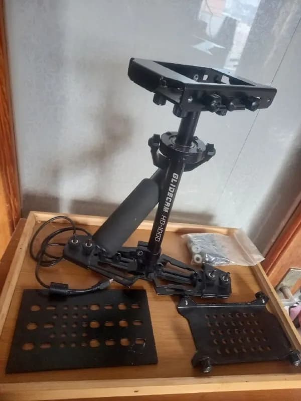 Glidecam HD-1000. Для лёгких камер (0,9–1,5 кг). Подходит для беззеркальных камер и экшн-камер. Обес — Тбилиси — 200 ₾