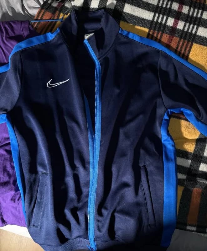 1. Спортивная кофта, Nike — Тбилиси — 30 ₾