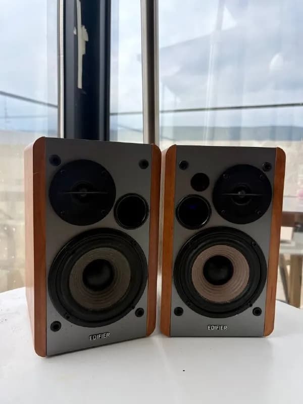 edifier r1280db. В щадящем использовании 2,5 года. — Тбилиси — 250 ₾