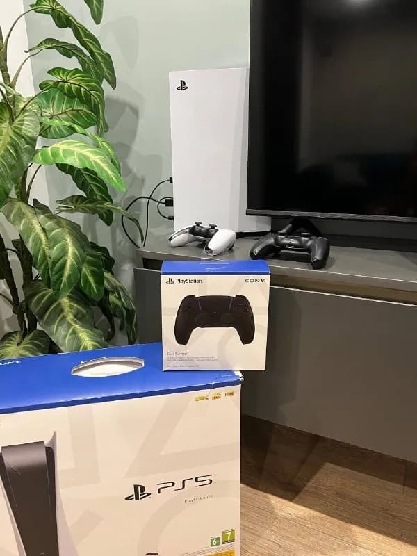 PS5 Fat Disk (1 Тб) + 2 геймпада — Тбилиси — 1 100 ₾