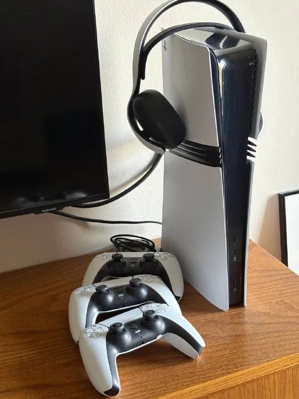 1️⃣Игровая консоль Sony PlayStation PS 5 Pro (2 тб) с 1-м джойстиком в комплекте. — Тбилиси — 2 200 ₾