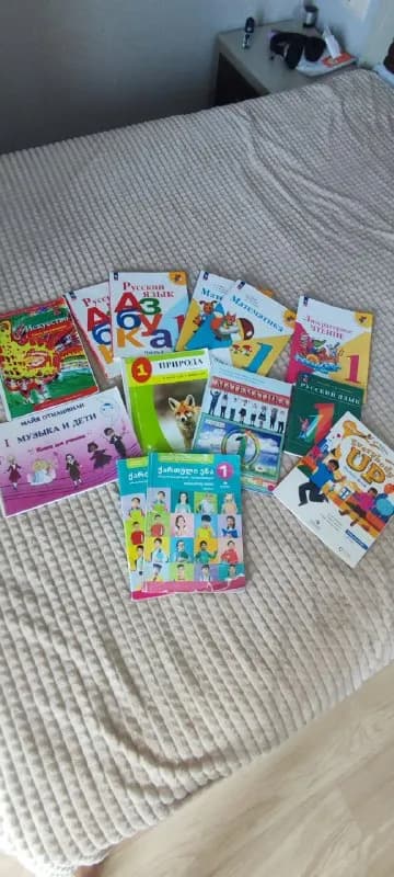 1 класса гимназии XXI век. Каждая книга 10 лари, кроме грузинского и музыки- по 5. Комплект 100 лар — Батуми — 10 ₾