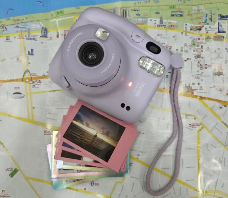 Polaroid» Fujifilm instax 11. Использовали совсем мало. Совсем новый. На картридже ещё осталось 2 фо — Батуми — 250 ₾