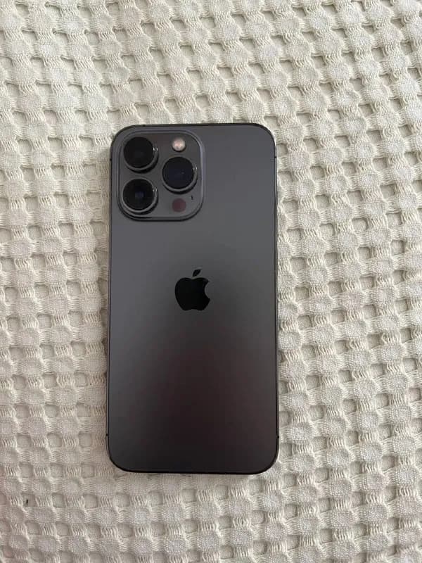 IPhone 13 Pro в сером цвете в идеальном состоянии, покупалось 2 недели назад, причина продажи-хочу ком — Тбилиси — 988 ₾