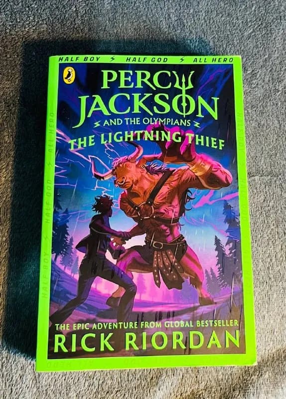 Первая книга из серии Percy Jackson and The Olympians — Батуми — 13 ₾
