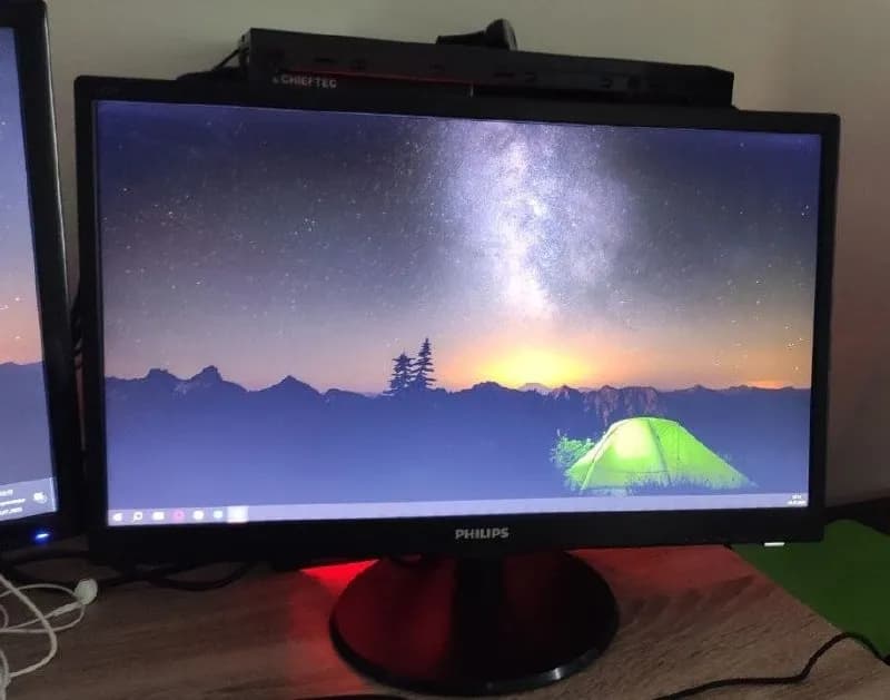 Philips 223v, 22 дюйма, Full HD 1920×1080, в комплекте кабель питания и VGA — 80 лари — Батуми — 80 ₾