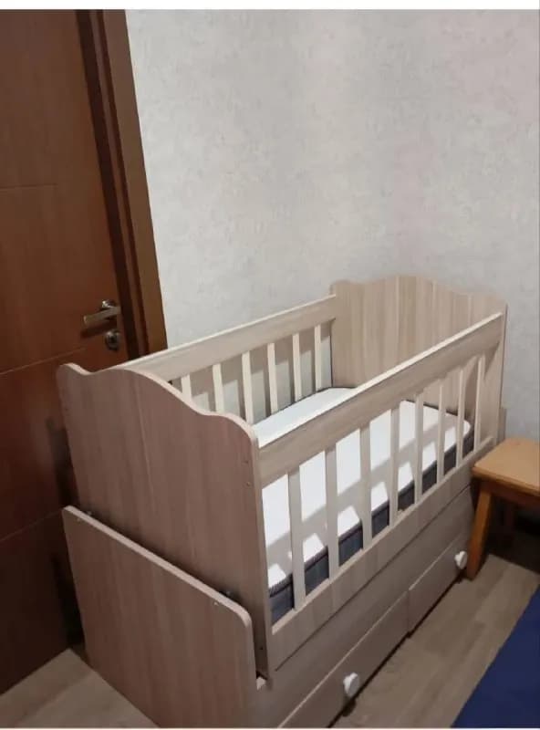120*60, в разобранном состоянии, полный комплект. С матрасом в придачу. 150 лари — Тбилиси — 150 ₾