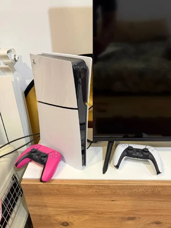 Playstation 5 слим без дисковода с 2 мя контроллерами 1000 лари. Коробка и гарантия — Батуми — 1000 ₾