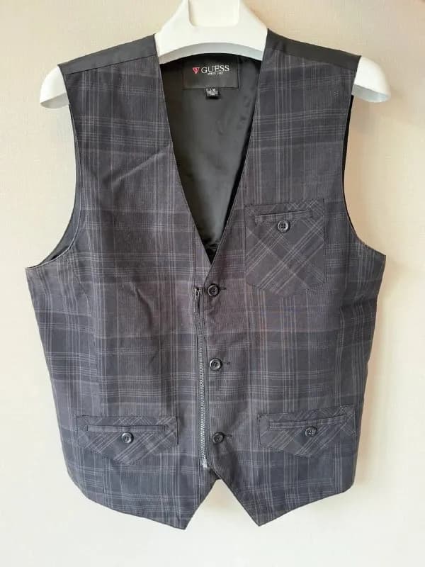 H&M и Guess (размер L) 35₾ и 60₾. Обе вещи привезены из-за границы, состояние идеальное (в использов — Тбилиси — 35 ₾